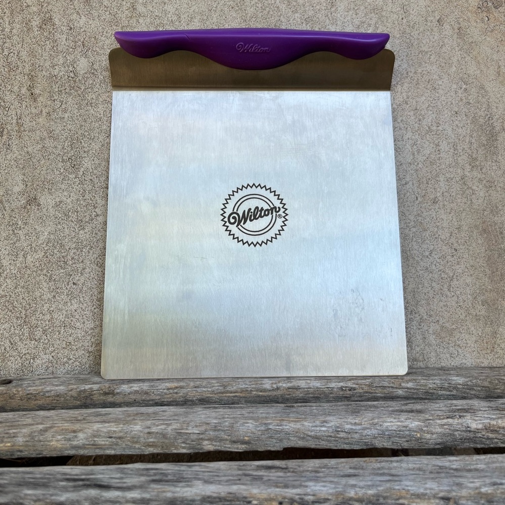 Wilton Stainless Steel Cake Lifter with Purple Grip